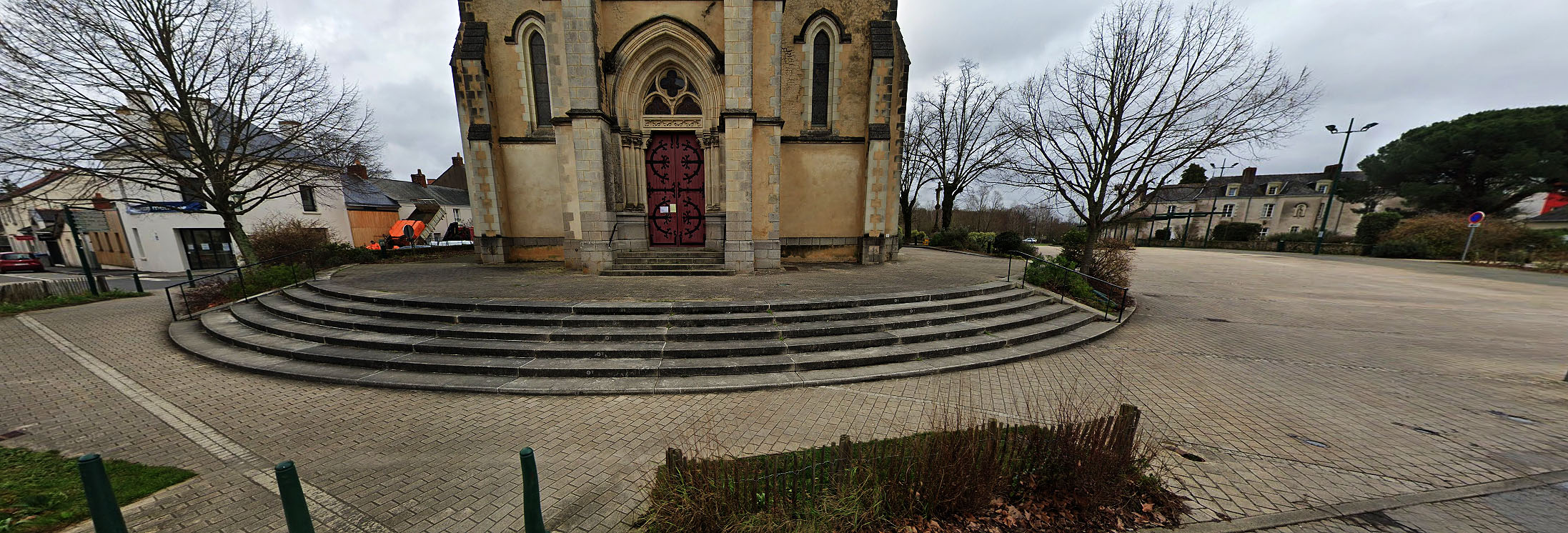Place de l' Église La Chapelle sur Erdre Skate Spot