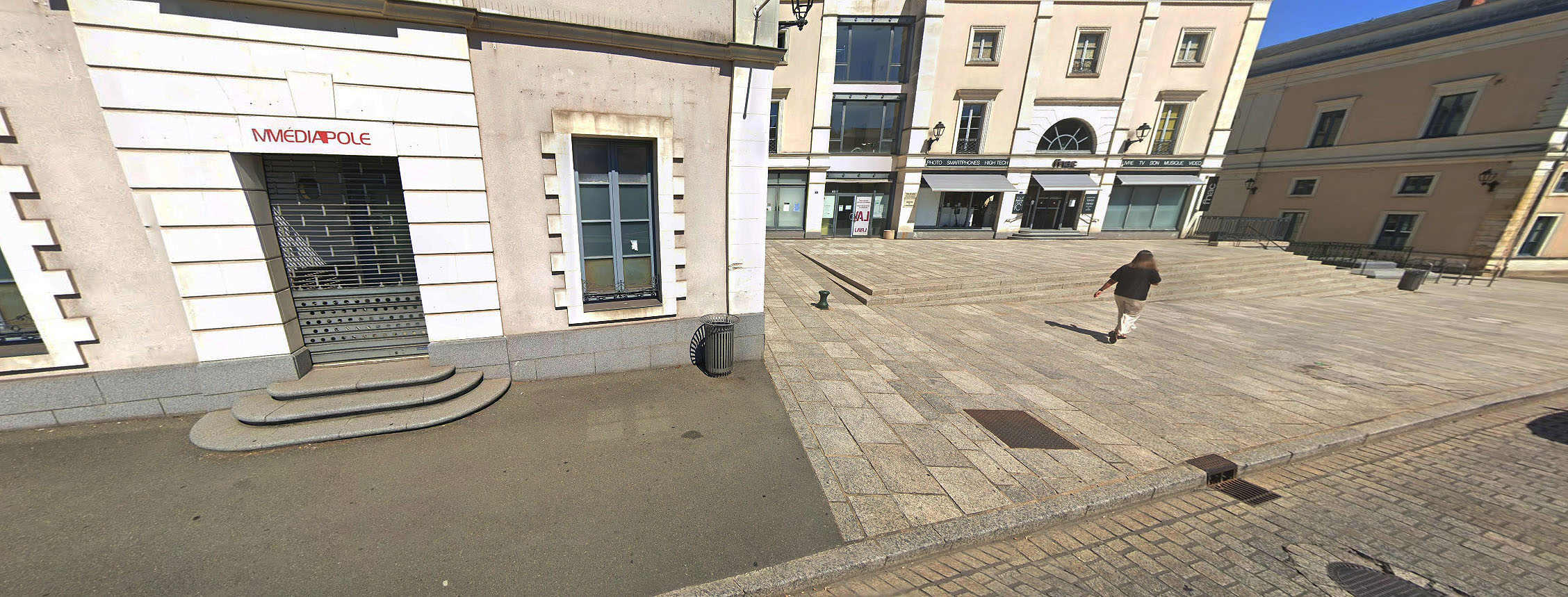 Place des Remparts Laval Skate Spot