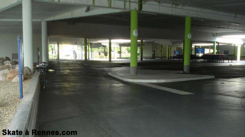 Carrefour Cesson Sévigné Skate Spot