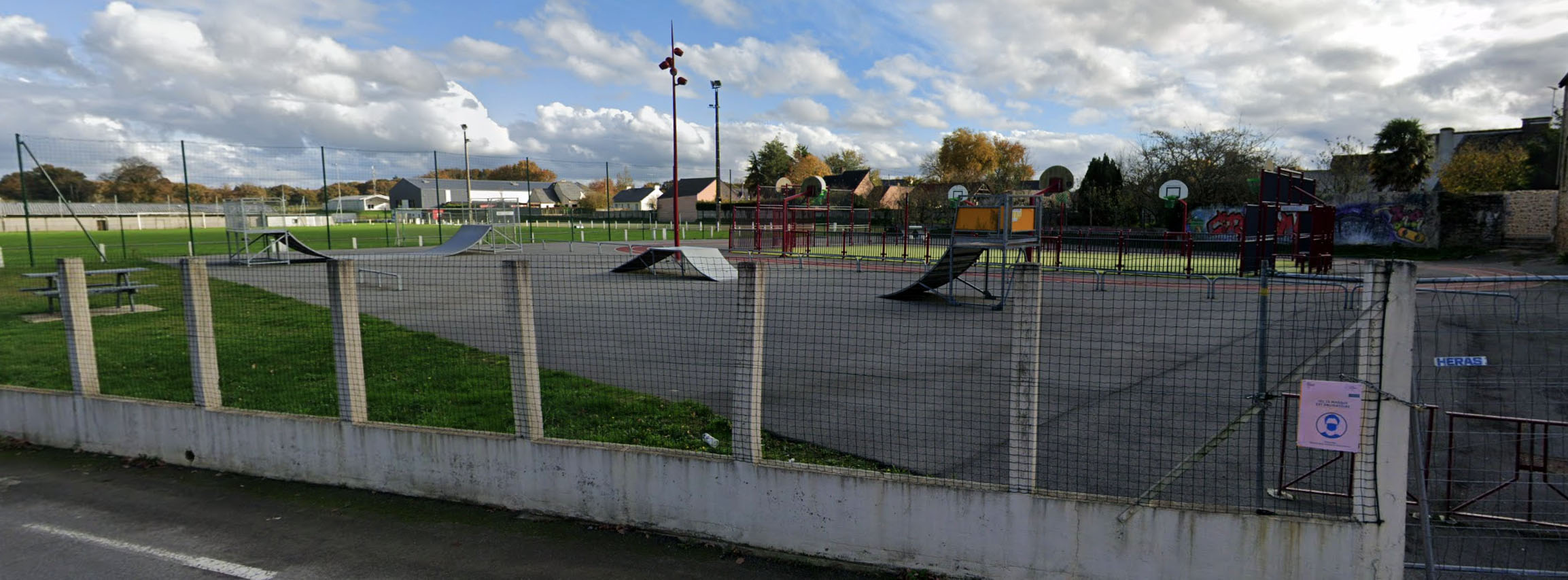 Médiathèque Bains sur Oust Skate Spot