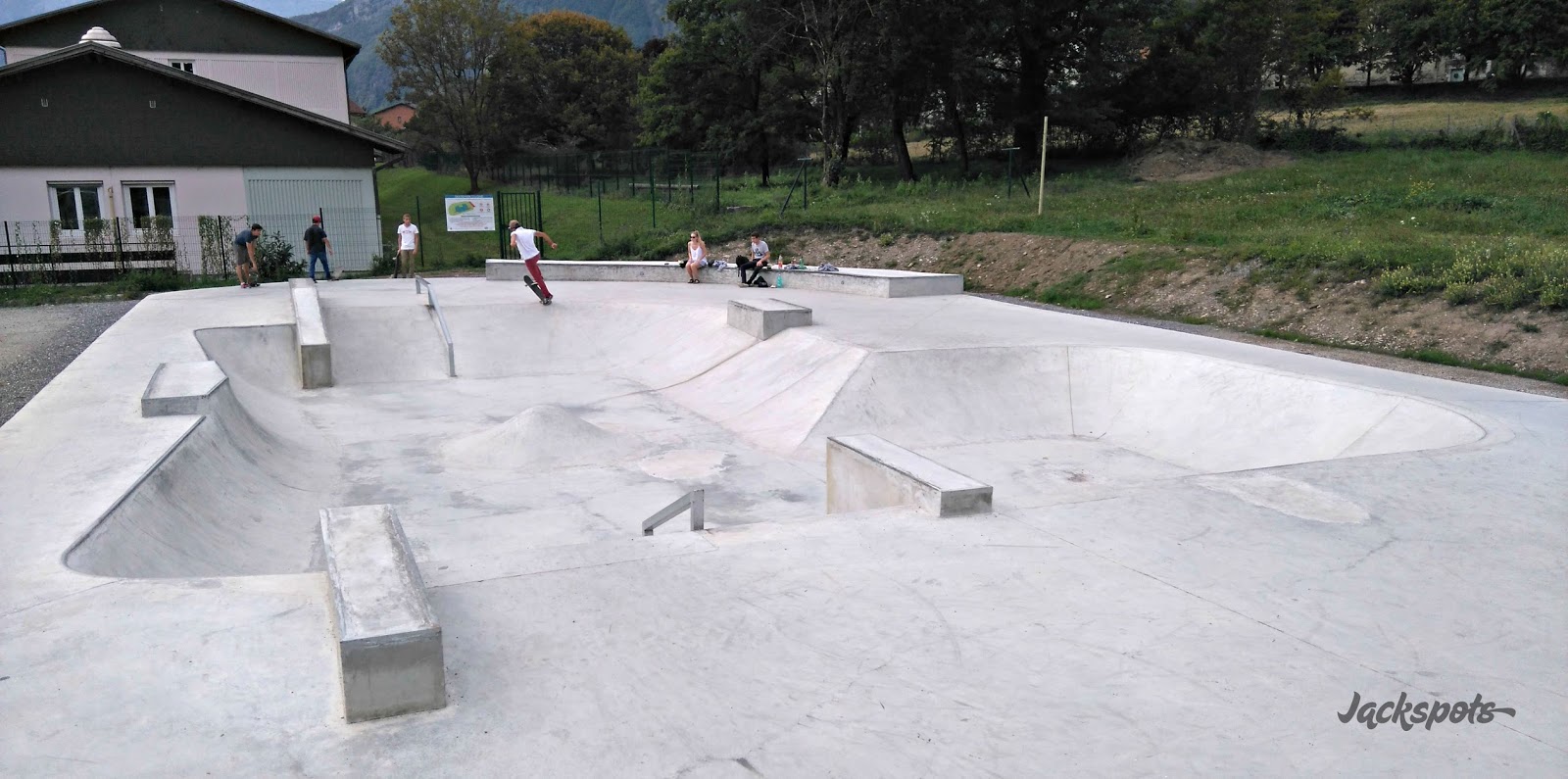 Collège E Perrier Ugine Skate Spot