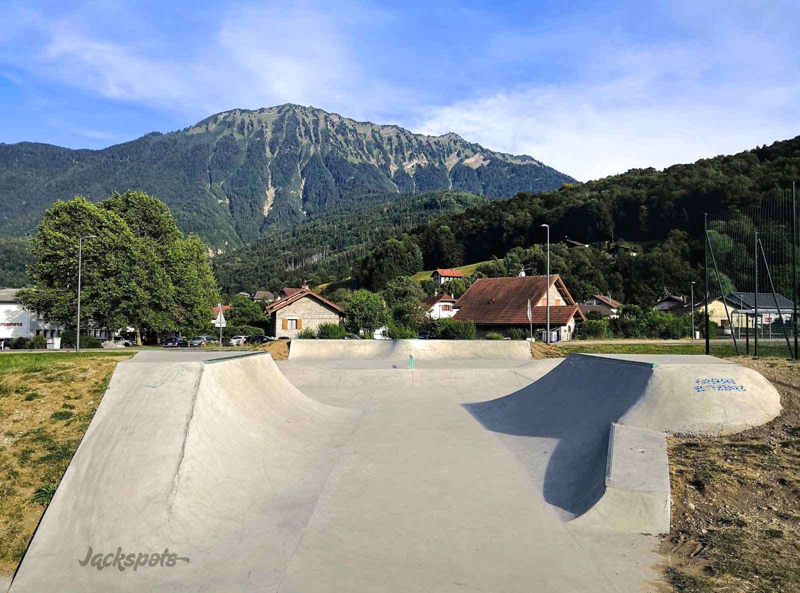 Lycée La Fontaine Faverges Skate Spot