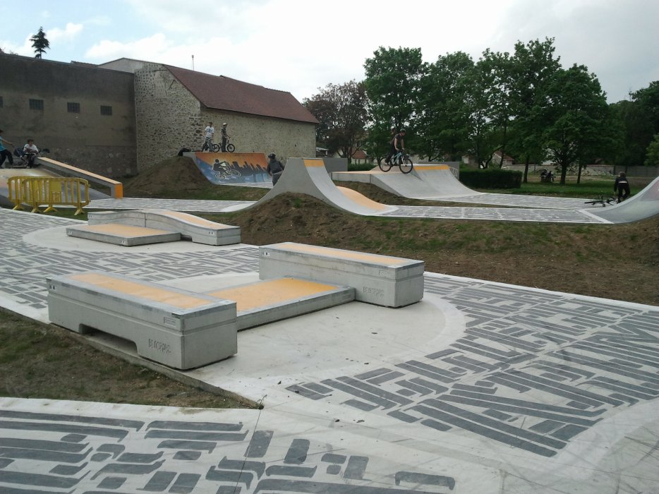 Parc Arthur Clark Wissous Skate Spot
