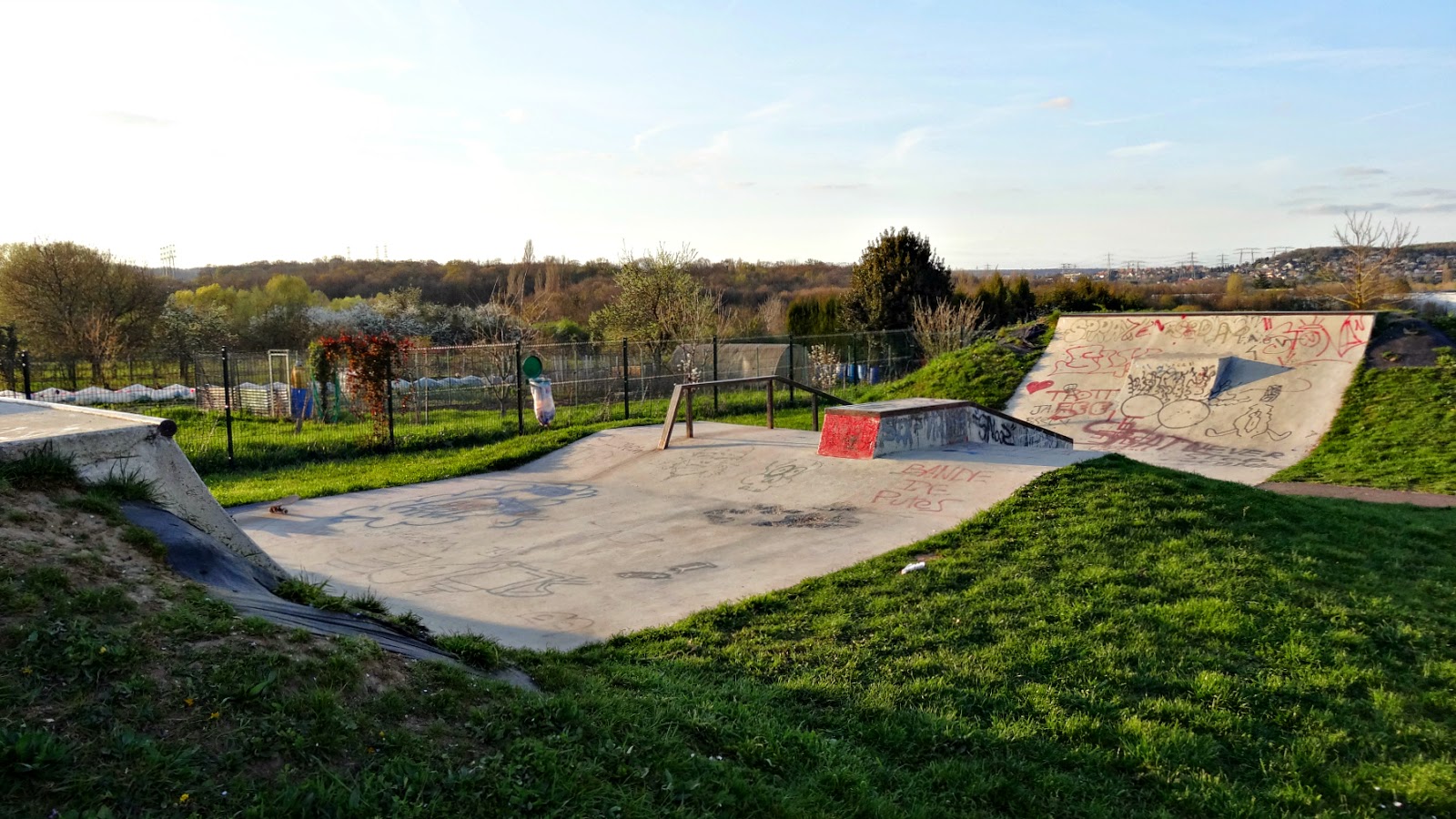 Mairie Saulx les Chartreux Skate Spot