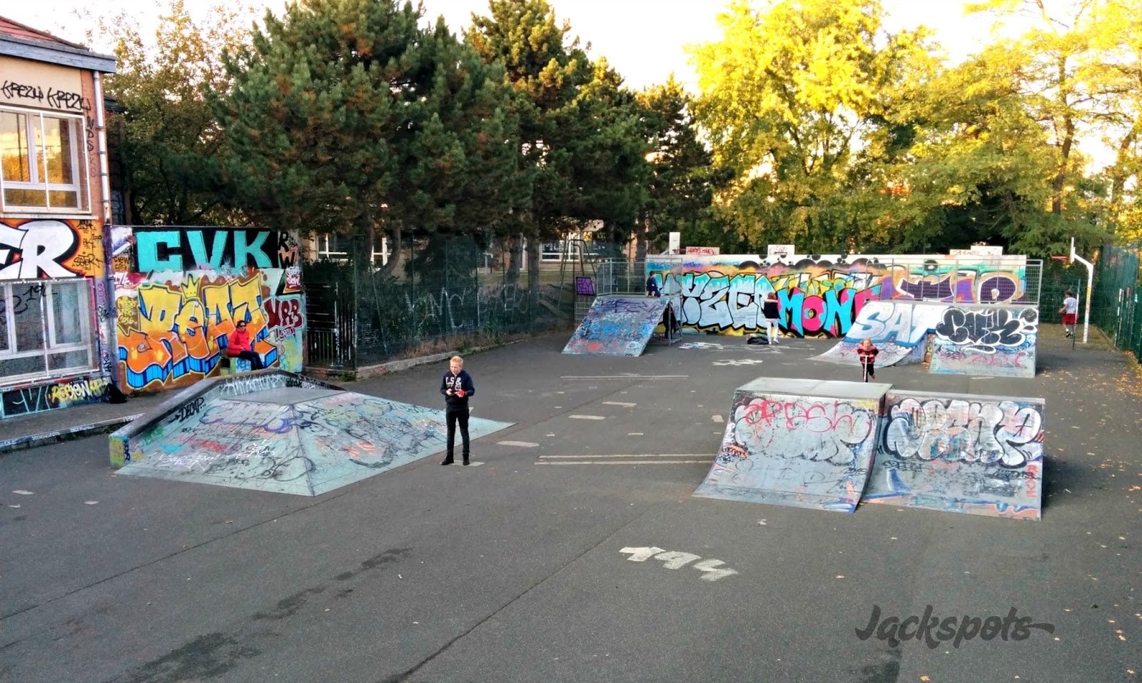 Parc Sainte Barbe Fontenay aux Roses Skate Spot