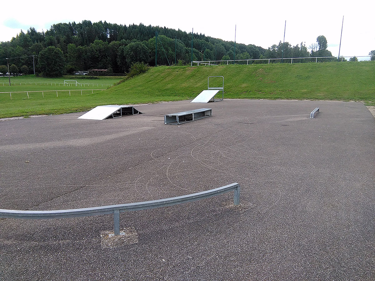 Clairvalien Clairvaux les Lacs Skate Spot