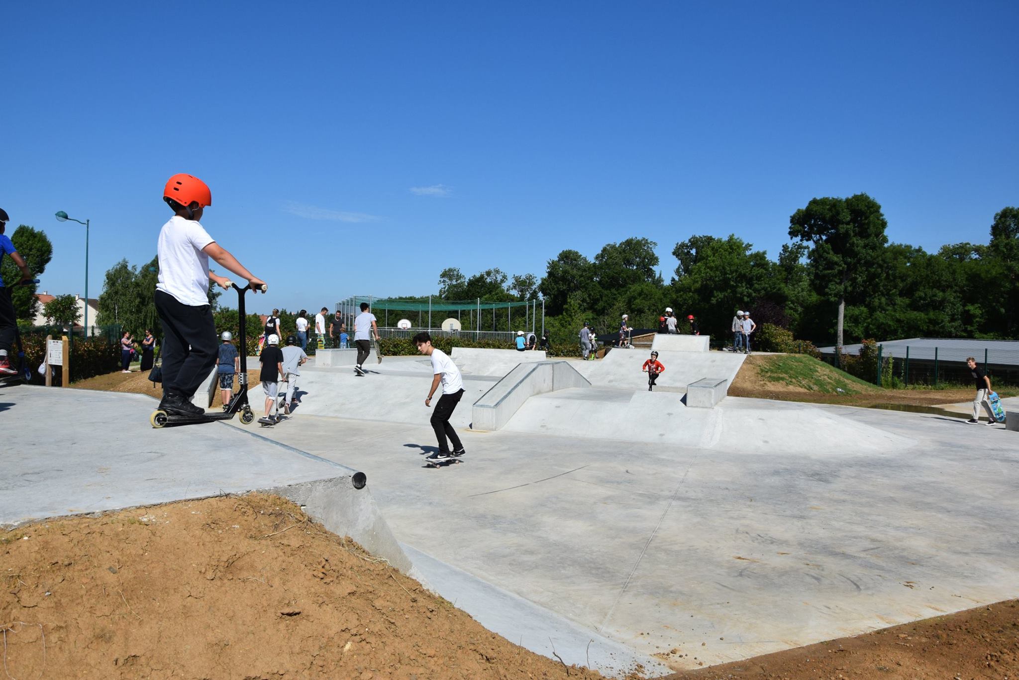École Tabarly Magny le Hongre Skate Spot