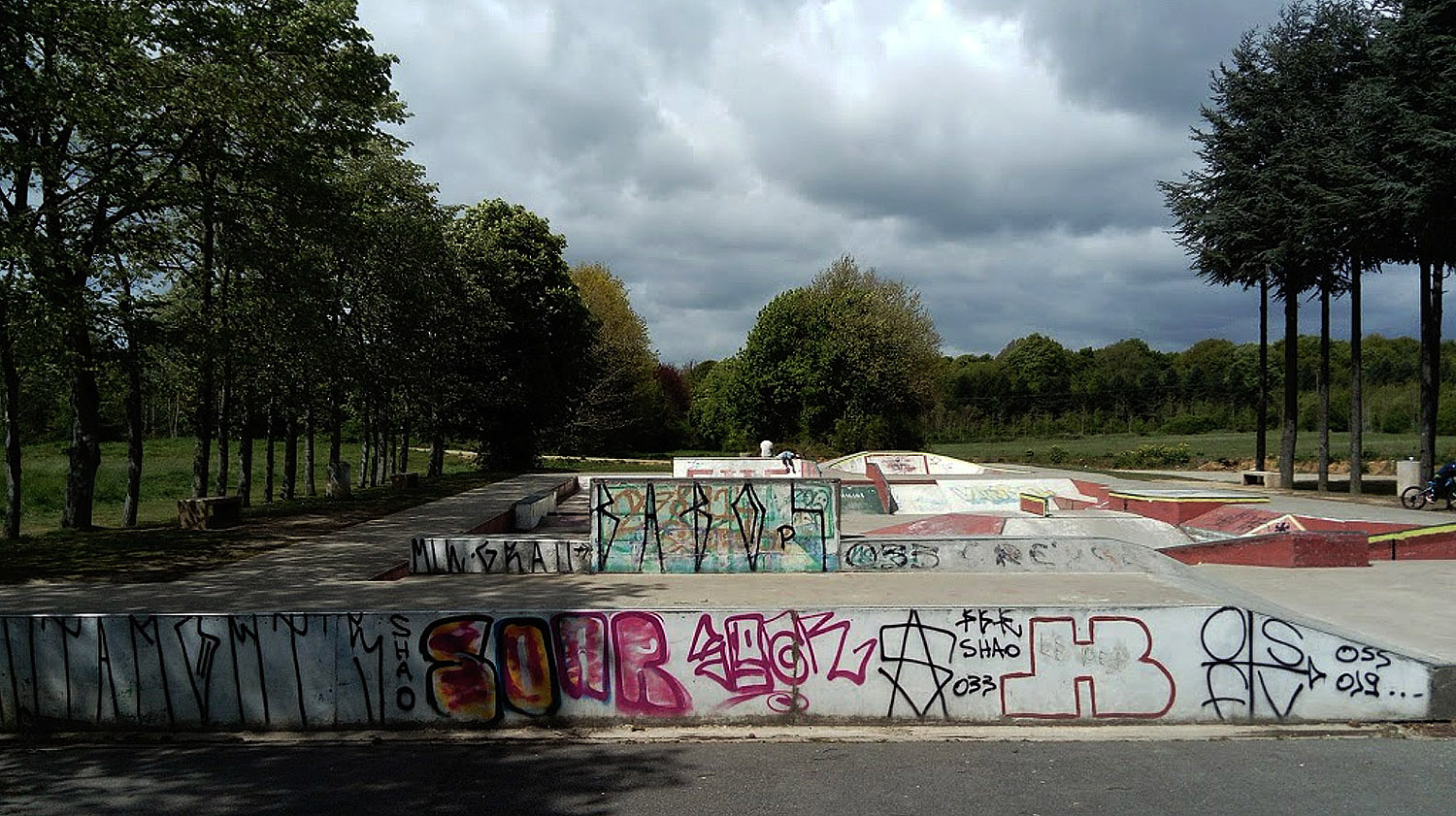 La Ferme Magny les Hameaux Skate Spot