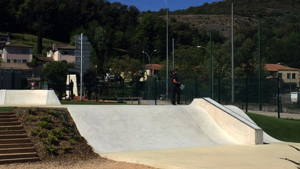 Parc des Sports Villeneuve-Loubet Skate Spot