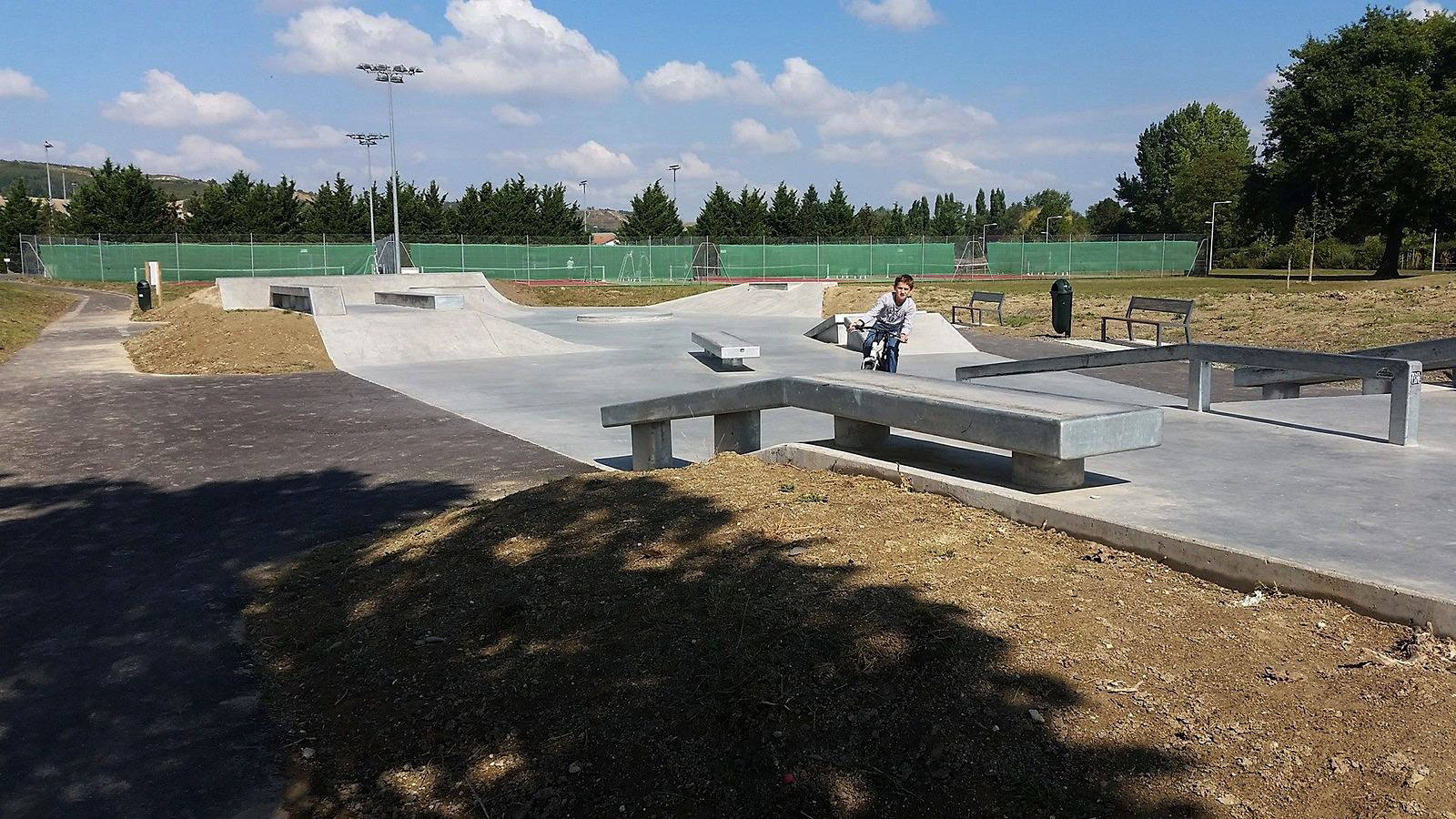 Plan d'Eau Cournon d'Auvergne Skate Spot