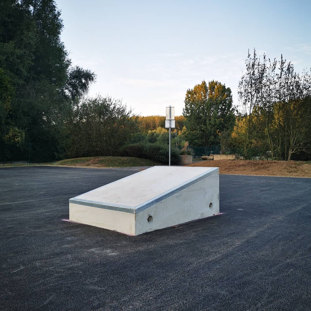 Le Marais Clairoix Skate Spot