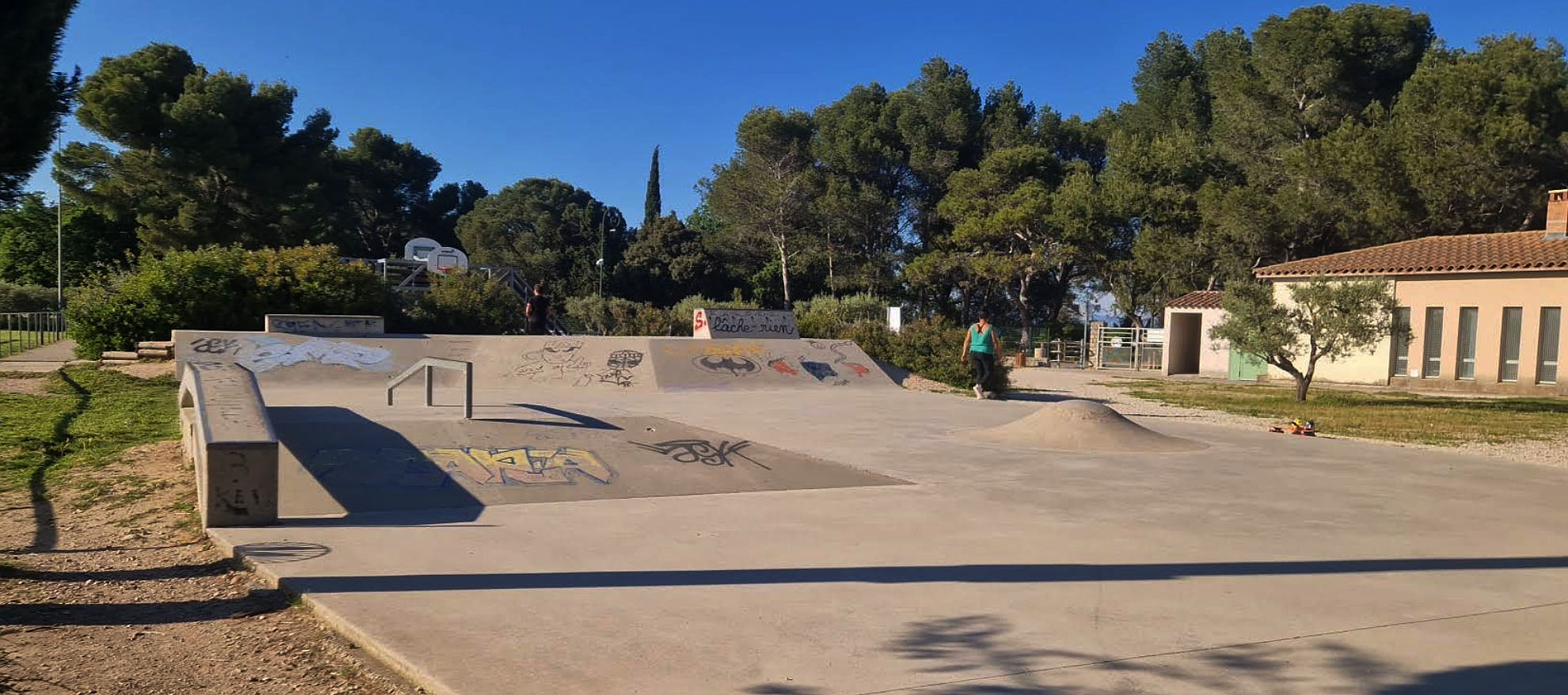 Le Stade Mille Châteauneuf de Gadagne Skate Spot