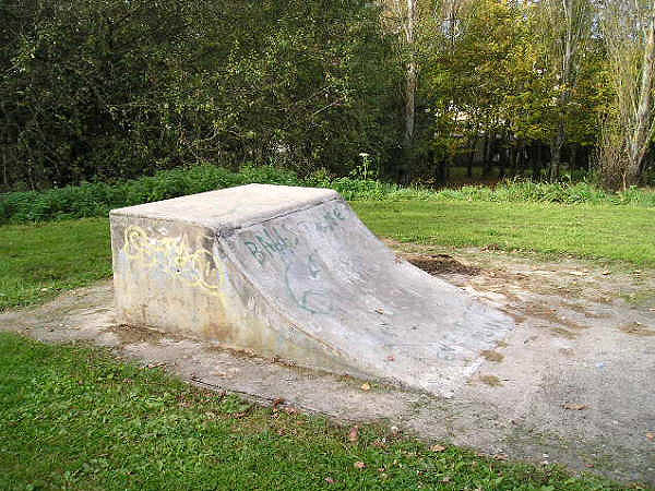Aire de Loisirs Coulanges lès Nevers Skate Spot