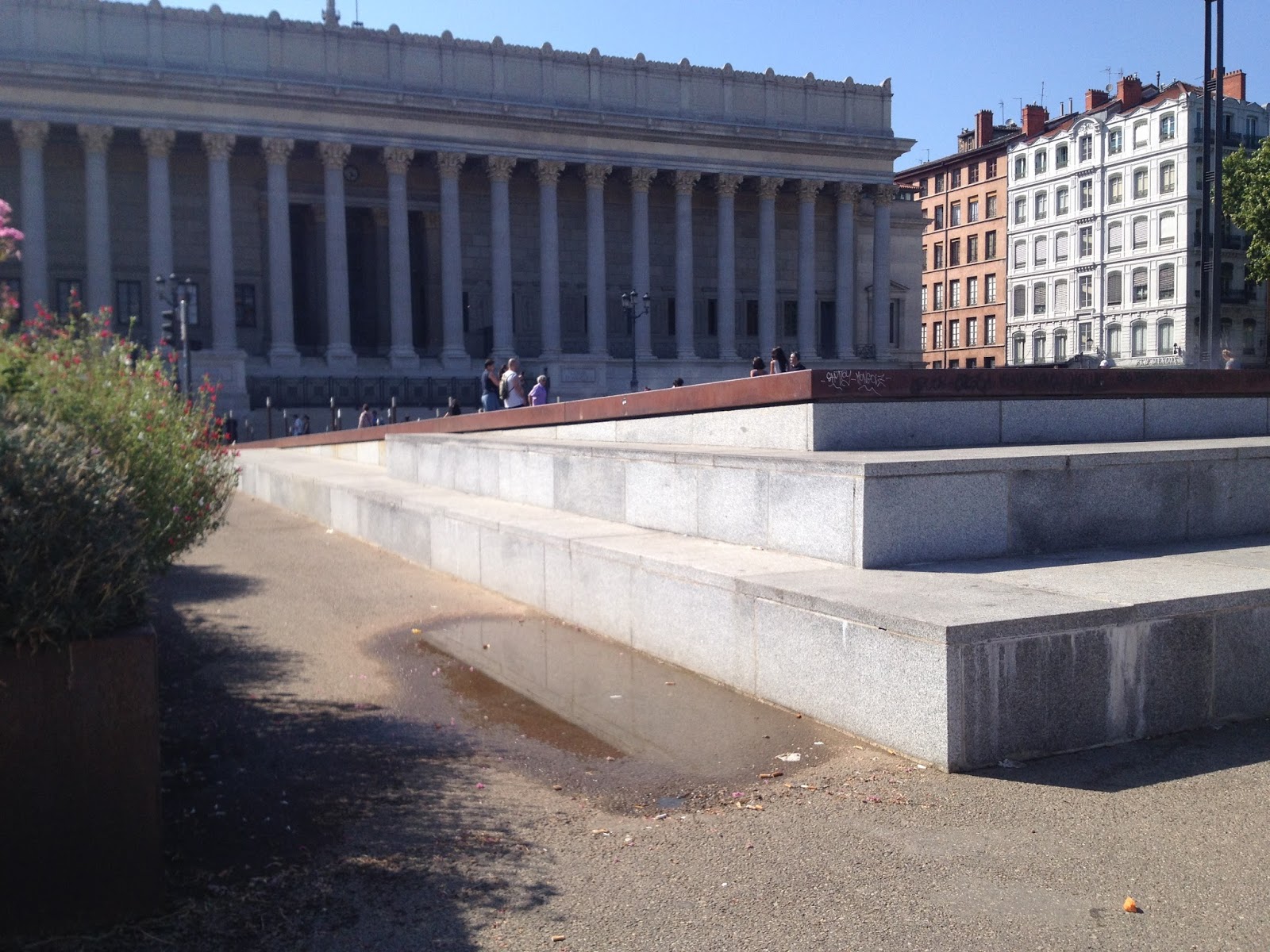 Les 24 Colonnes Lyon Skate Spot