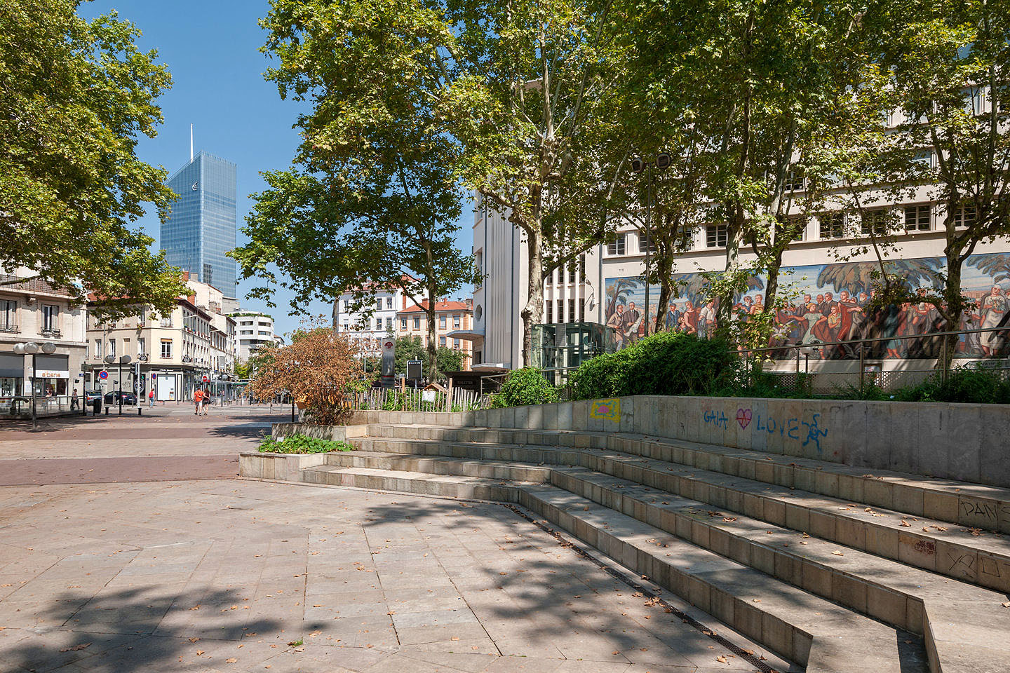 Place Guichard Lyon Skate Spot