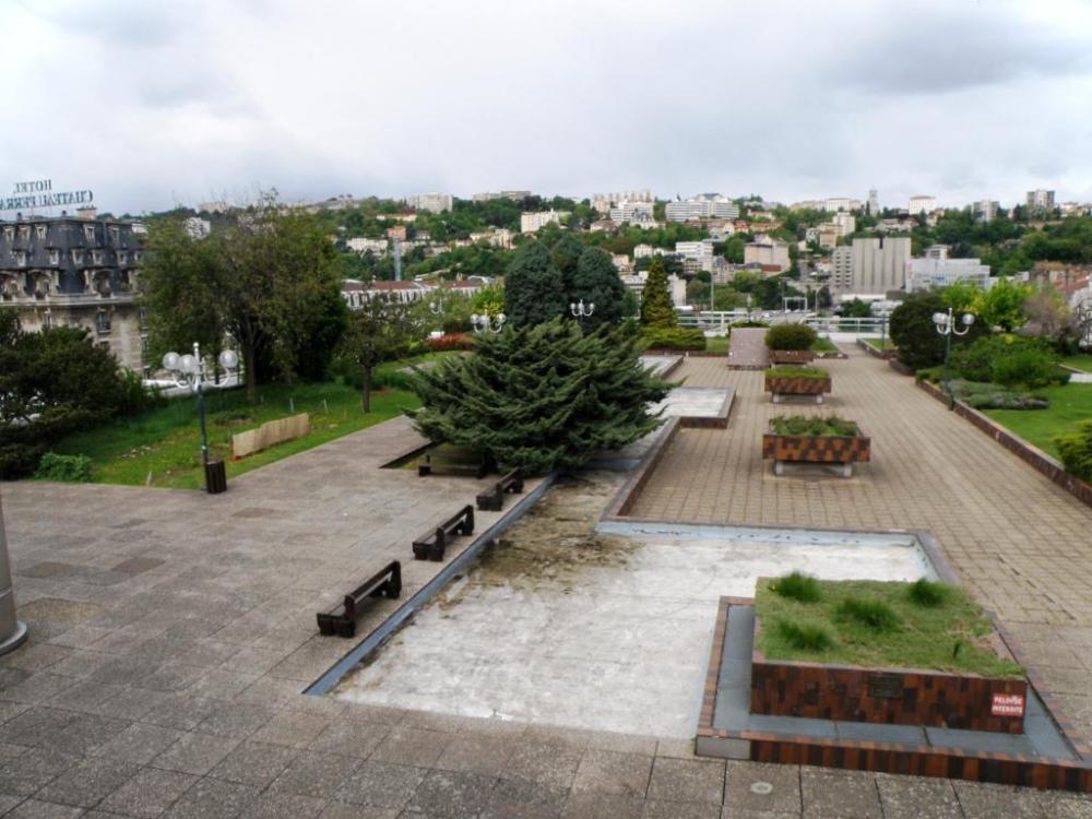 Jardin Perrache Lyon Skate Spot