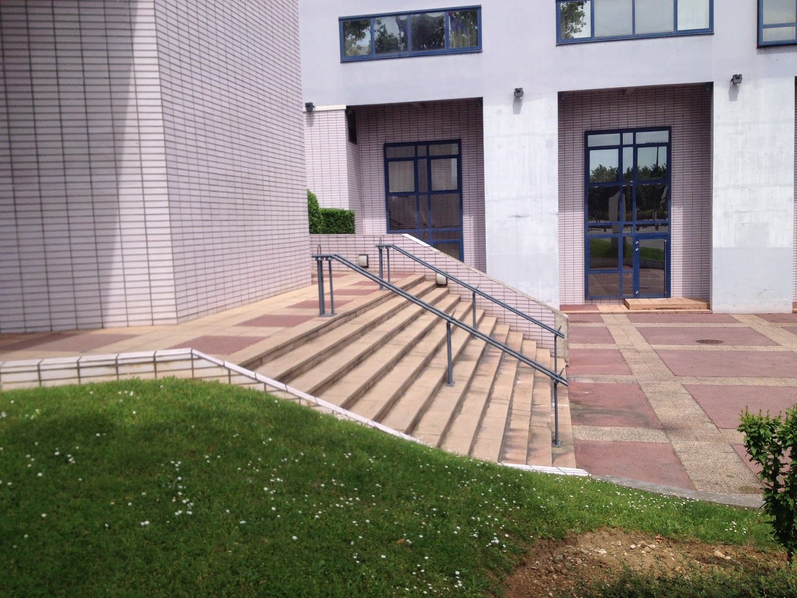Onepark Halle Lyon Skate Spot