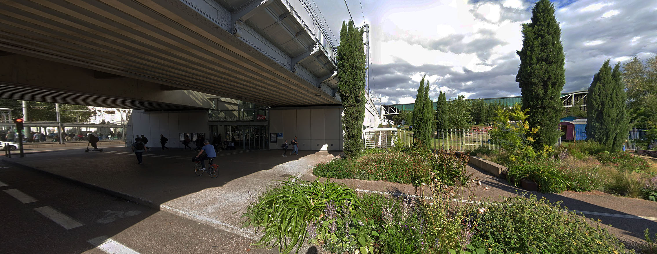 Gare Jean Macé Lyon Skate Spot
