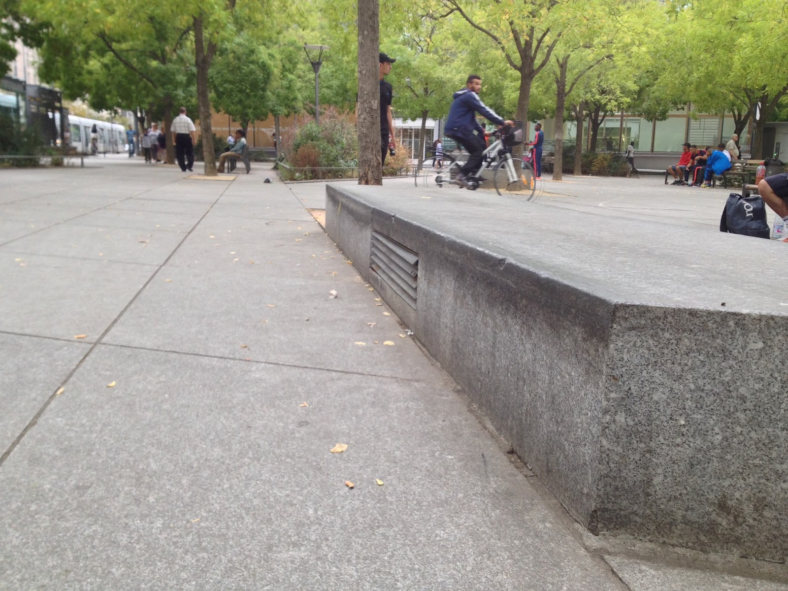 Médiathèques Bachut Lyon Skate Spot