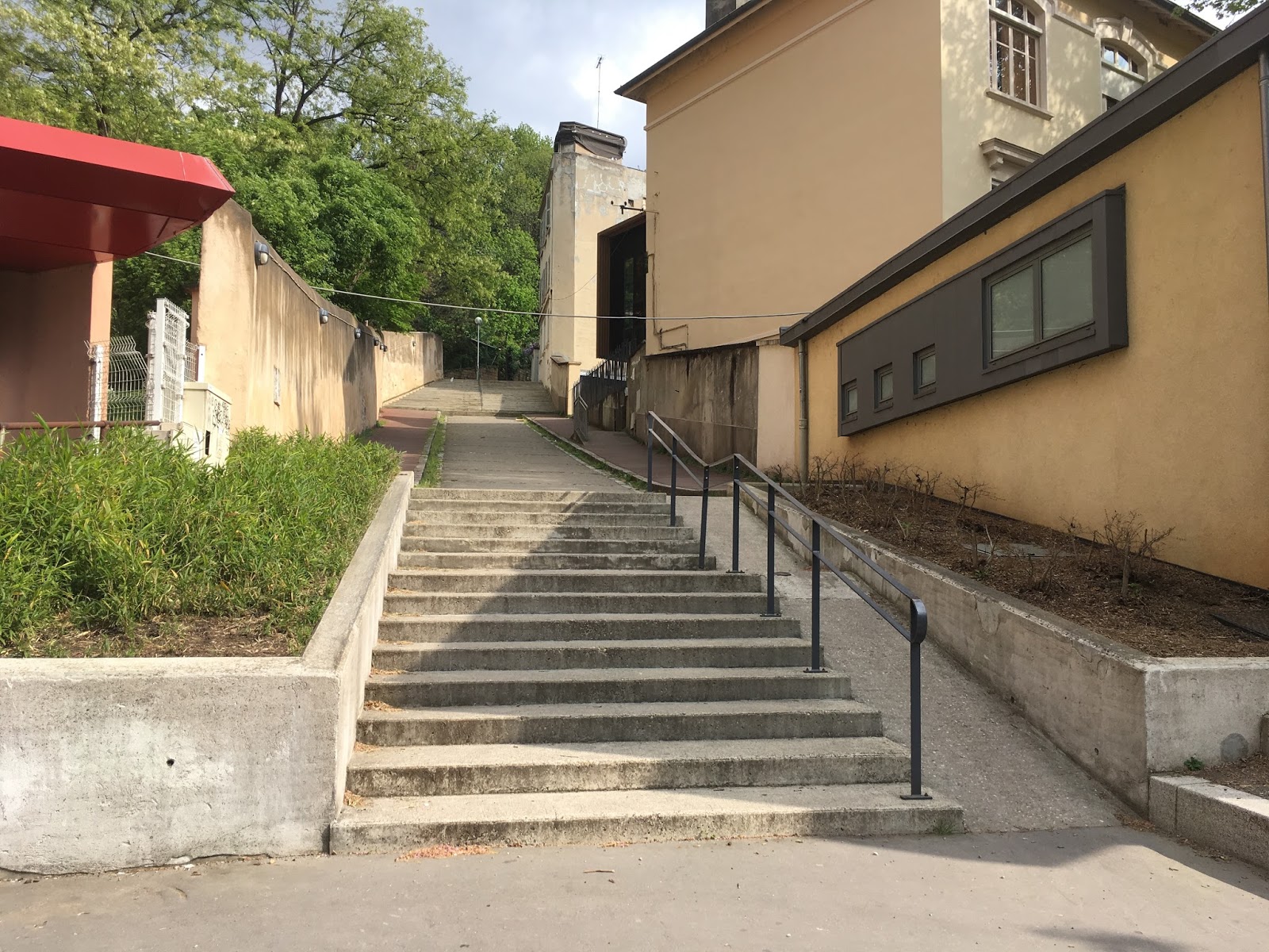 Chapeau Rouge Lyon Skate Spot