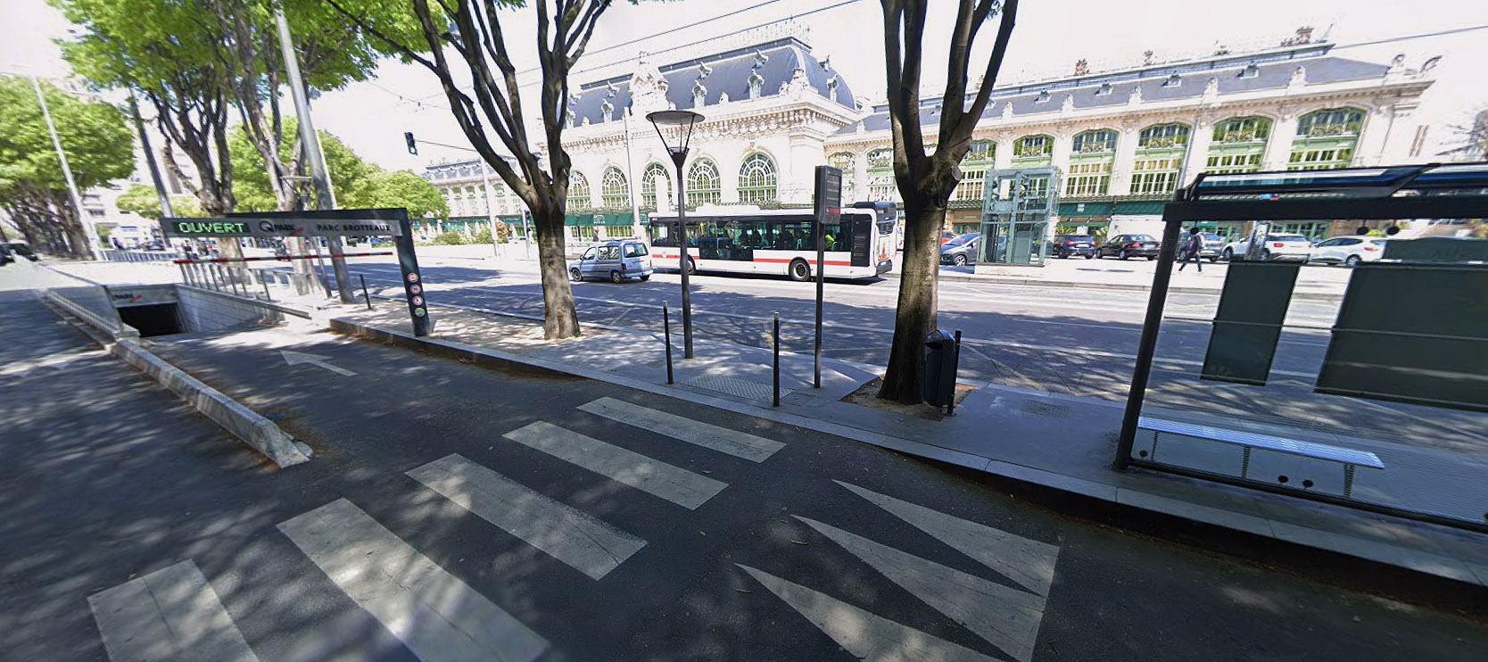 Metro Brotteaux Lyon Skate Spot