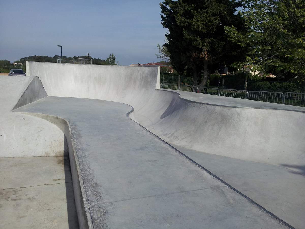 St Paul 3 Châteaux Saint Paul Trois Châteaux Skate Spot