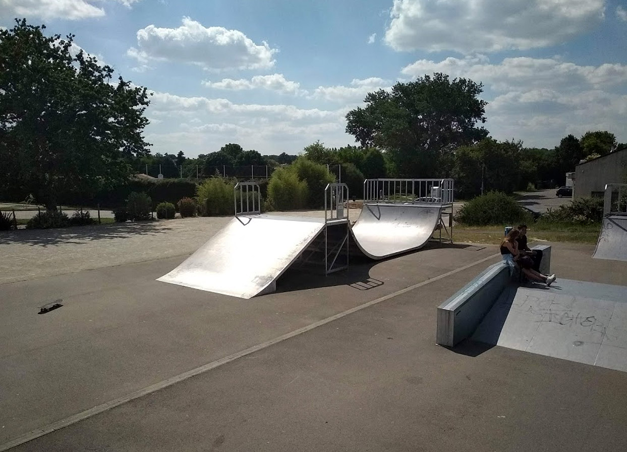 Parc du Grand Pré La Montagne Skate Spot