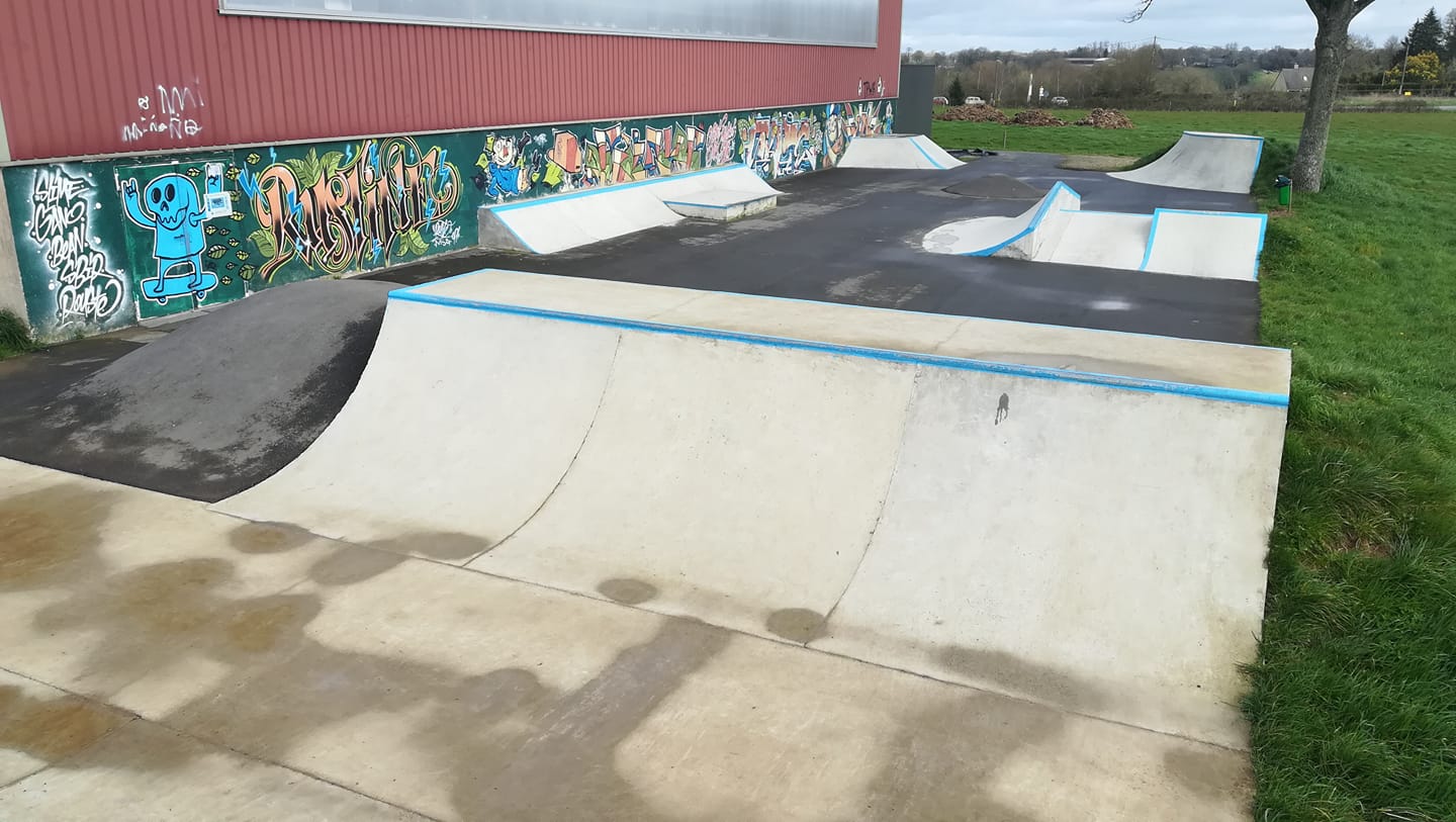 Salle Des Sports Saint Médard sur Ille Skate Spot