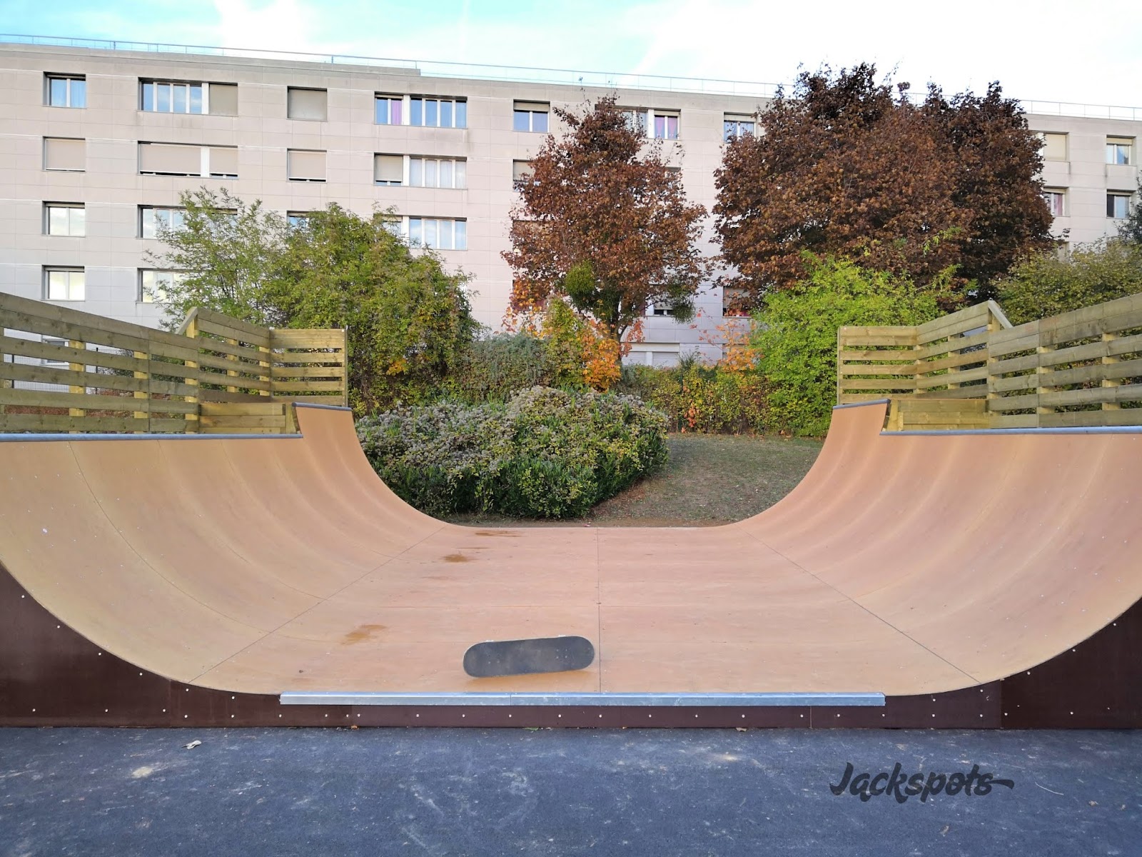 Stade des Esselieres Le Kremlin Bicêtre Skate Spot