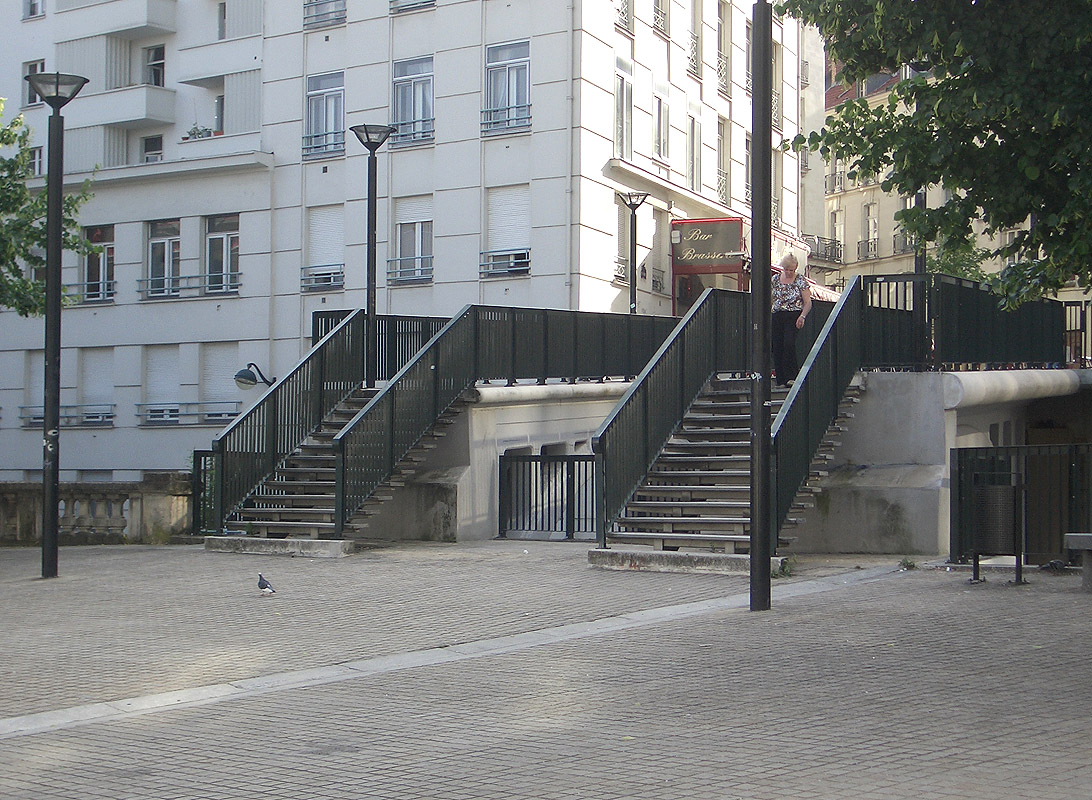 Cram Spot Street Nantes Skate Spot 4/5