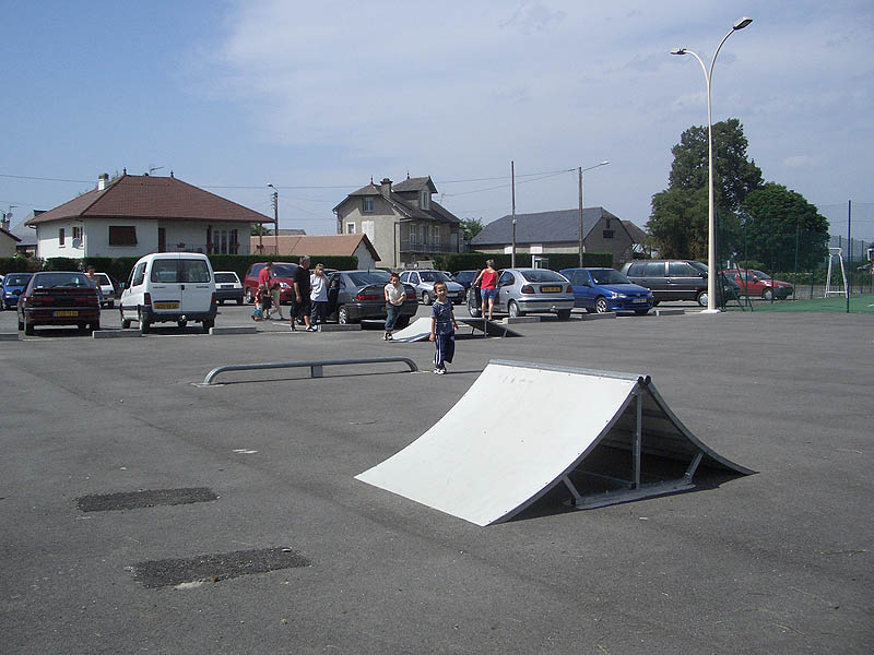 Arros de Nay Skatepark Arros de Nay Skate Spot 1/5
