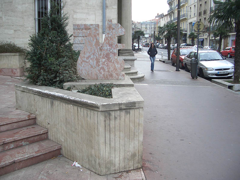 Caisse d' Epargne Spot Street Béziers Skate Spot 3/5