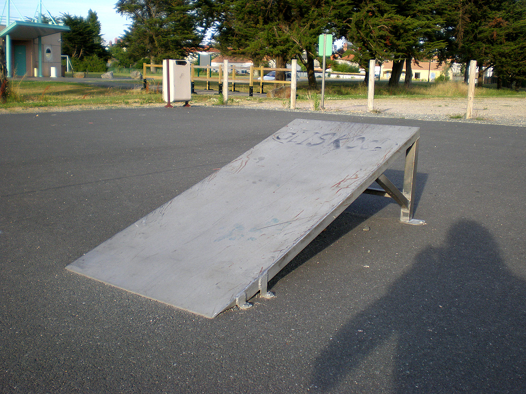 Gymnase Skatepark Villeneuve en Retz Skate Spot 1/5
