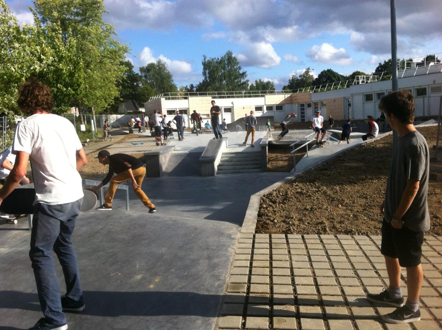 Lande de Mazaire Plaza La Chapelle sur Erdre Skate Spot 4/5