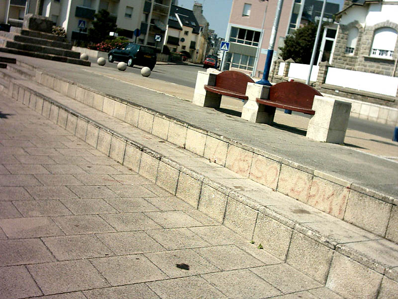 Le Quai Plaza Concarneau Skate Spot 4/5