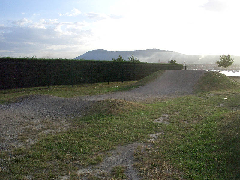 Bmx Park Dirt Hendaye Skate Spot 2/5