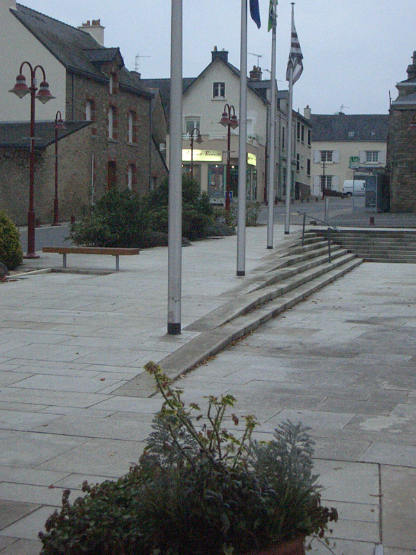 La Mairie Plaza Herbignac Skate Spot 3/5
