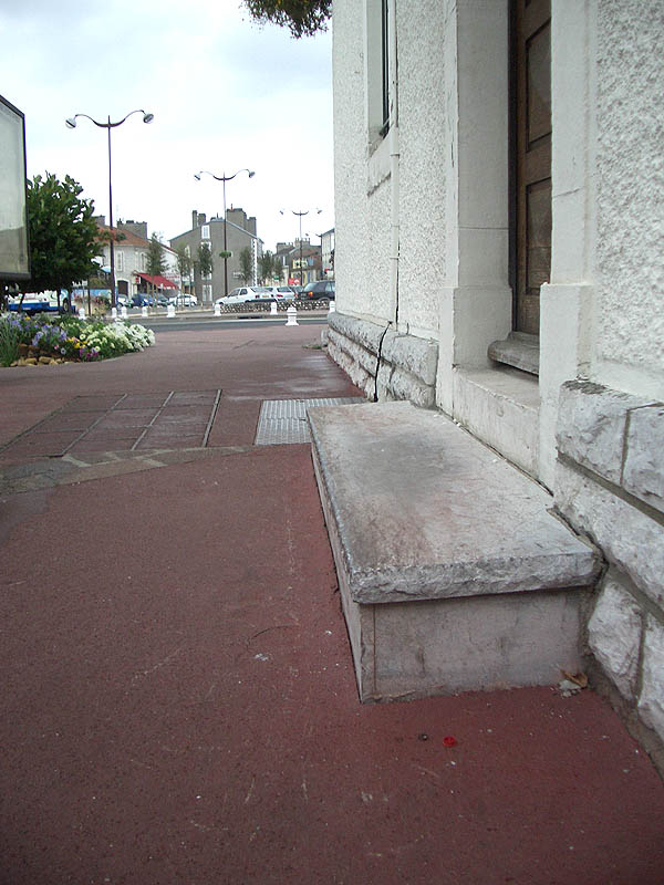 La Junque Plaza Jurançon Skate Spot 3/5