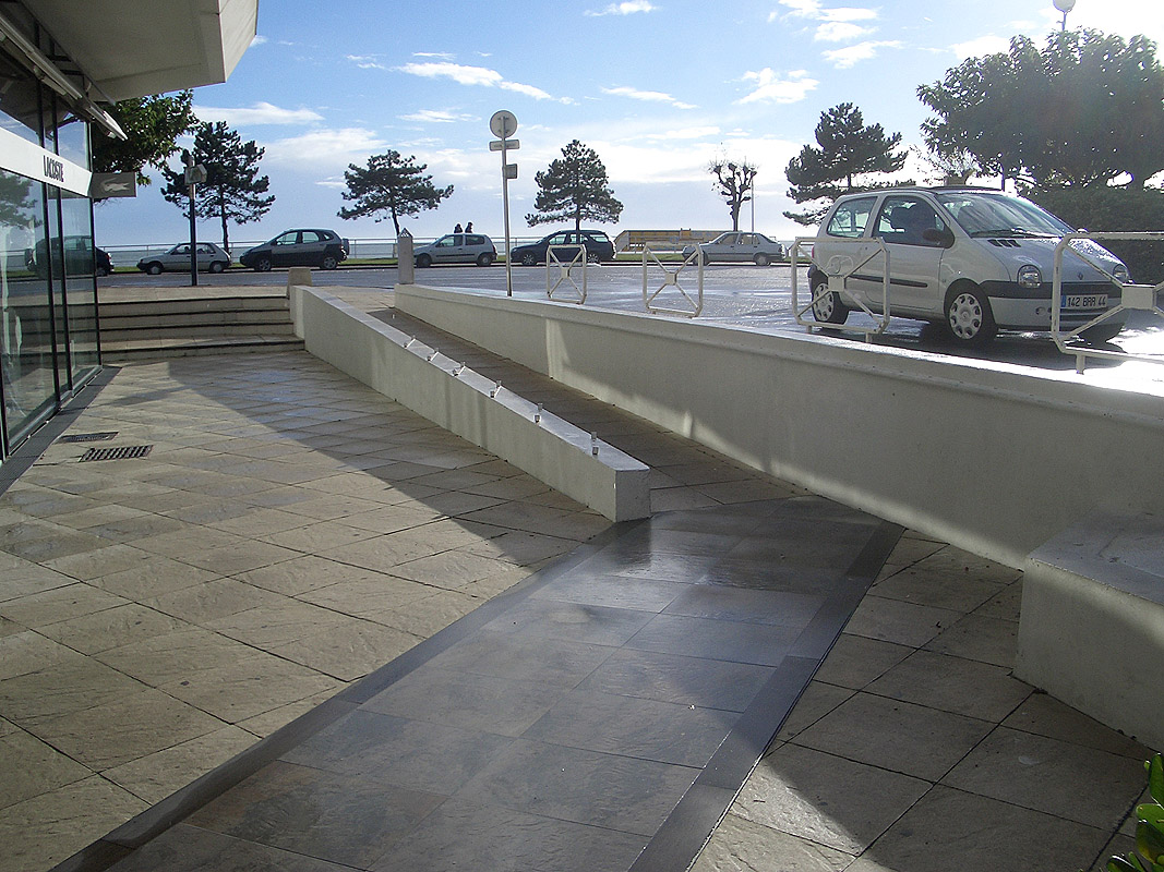 The Casino Spot Street La Baule Escoublac Skate Spot 3/5