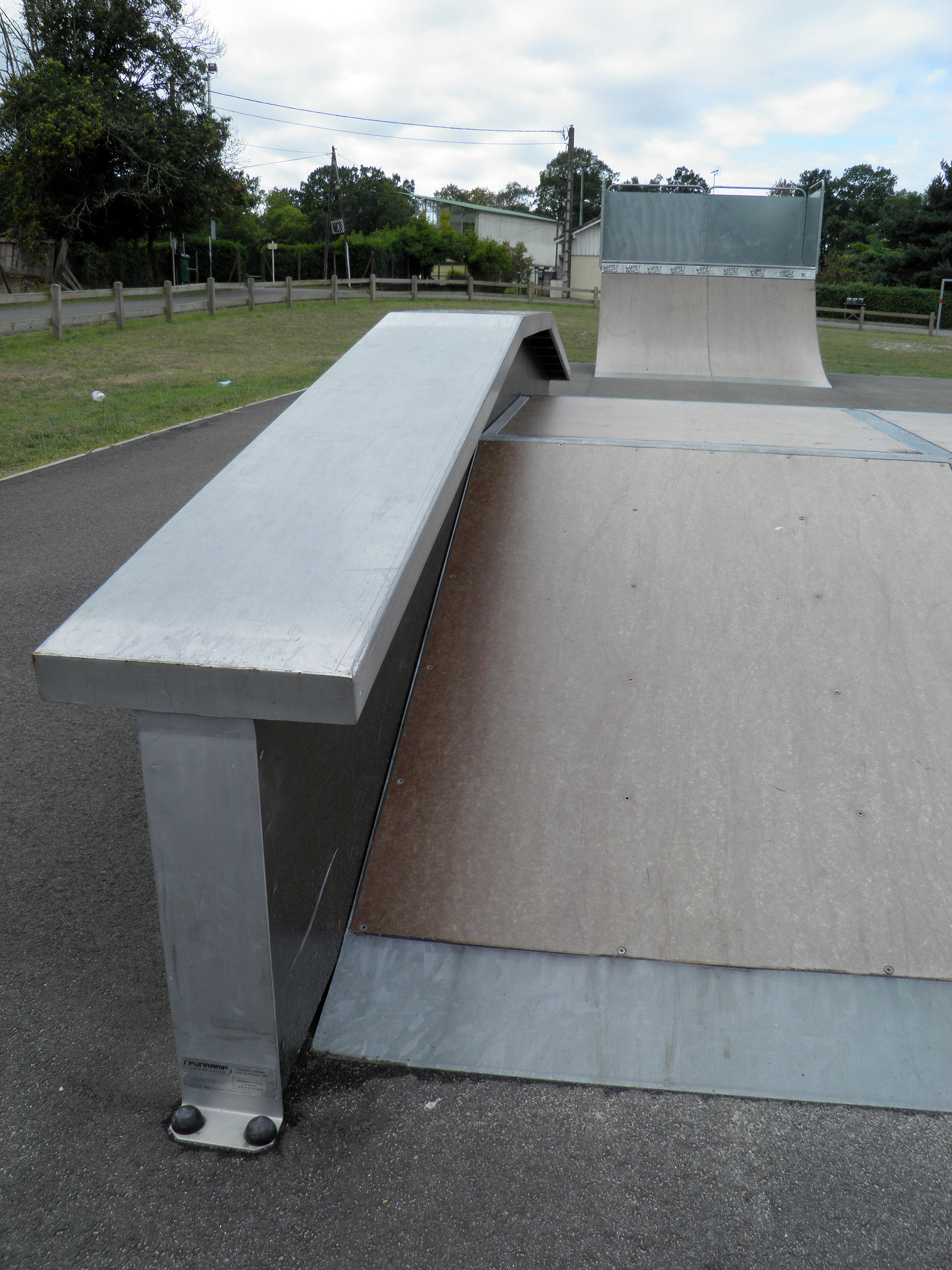 Le chateau d' eau Skatepark Linxe Skate Spot 1/5