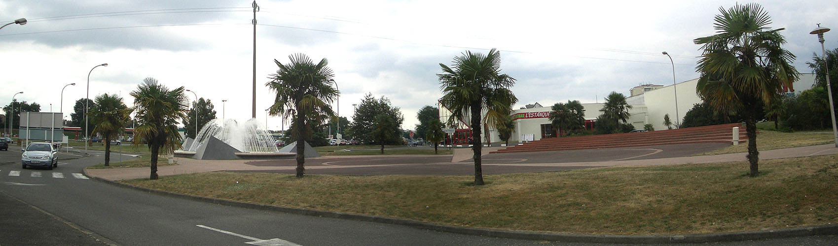 ZA Le Mail Spot Street Lons Skate Spot 3/5