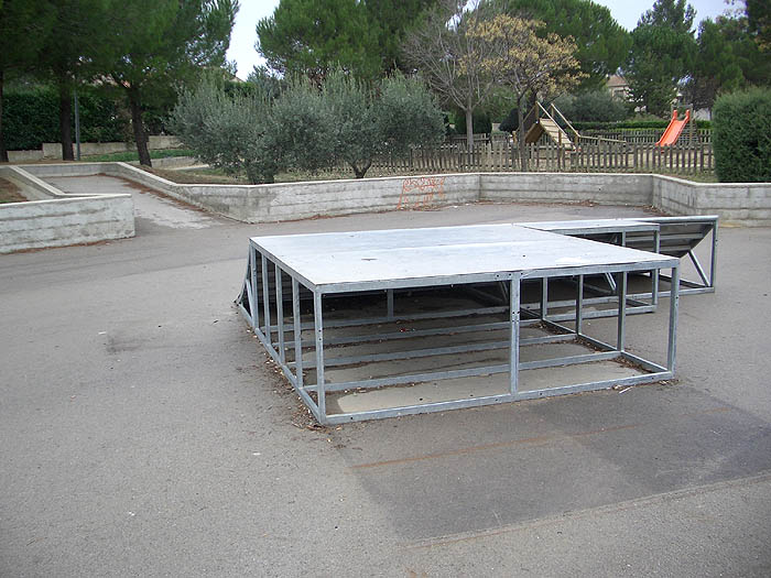 Coste Rouge Skatepark Magalas Skate Spot 1/5