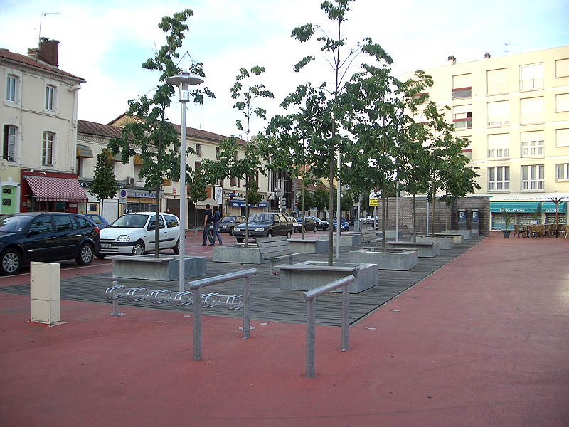 Red Place Spot Street Mont de Marsan Skate Spot 3/5