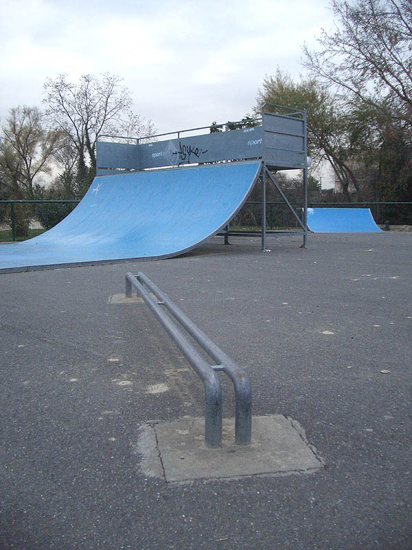 Maison des Assos Skatepark Montagnac Skate Spot 2/5