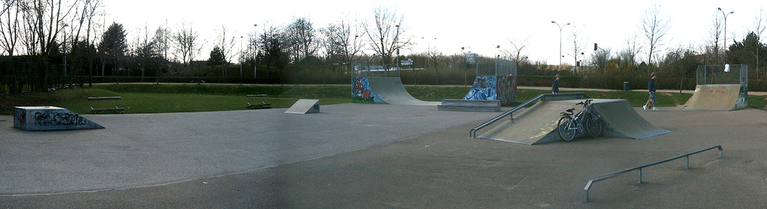 Collège Boucher Skatepark Voisins le Bretonneux Skate Spot 2/5