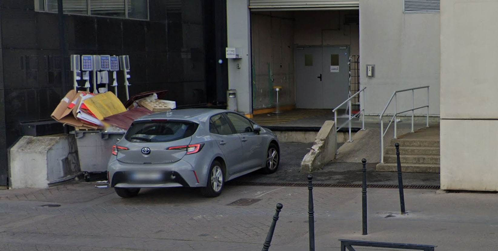 Huawei Tower Spot Street Boulogne Billancourt Skate Spot 3/5