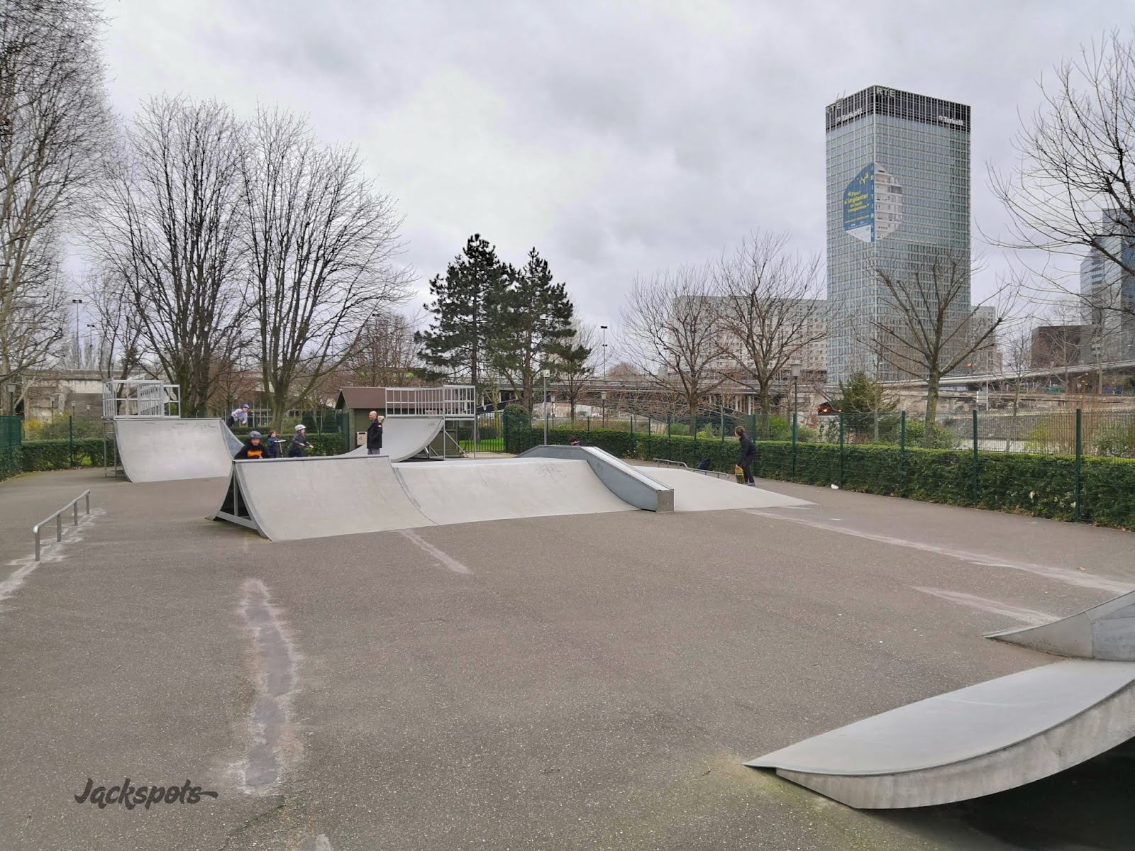 L' Île Skatepark Neuilly sur Seine Skate Spot 2/5
