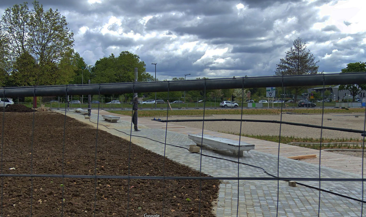 Gare RER Plaza Noisy le Grand Skate Spot 4/5