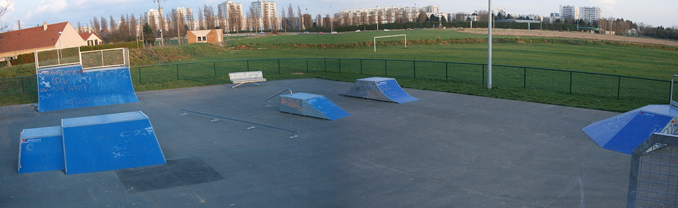 Espace Villon Skatepark Osny Skate Spot 1/5