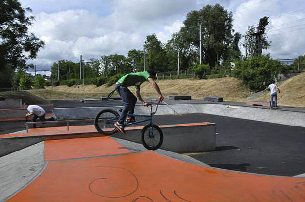 Saint Ouen Skatepark Saint Ouen l'Aumône Skate Spot 3/5